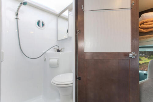 Four Seasons RV Rentals - Class C Small Motorhome | Bathroom