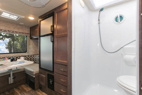 Four Seasons RV Rentals - Class C Small Motorhome | Bathroom